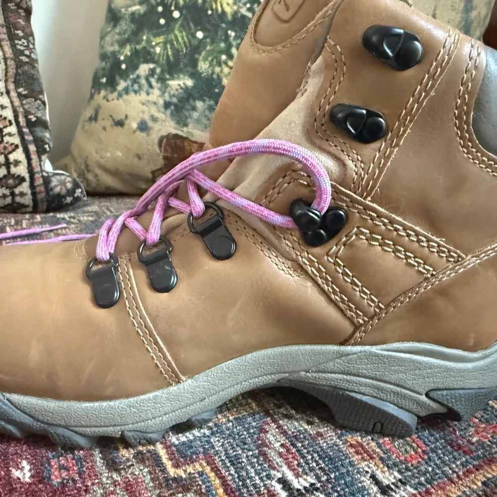 KEEN "Pyrenees" Never Worn NWT Hiking Boots - Picture 5 of 10